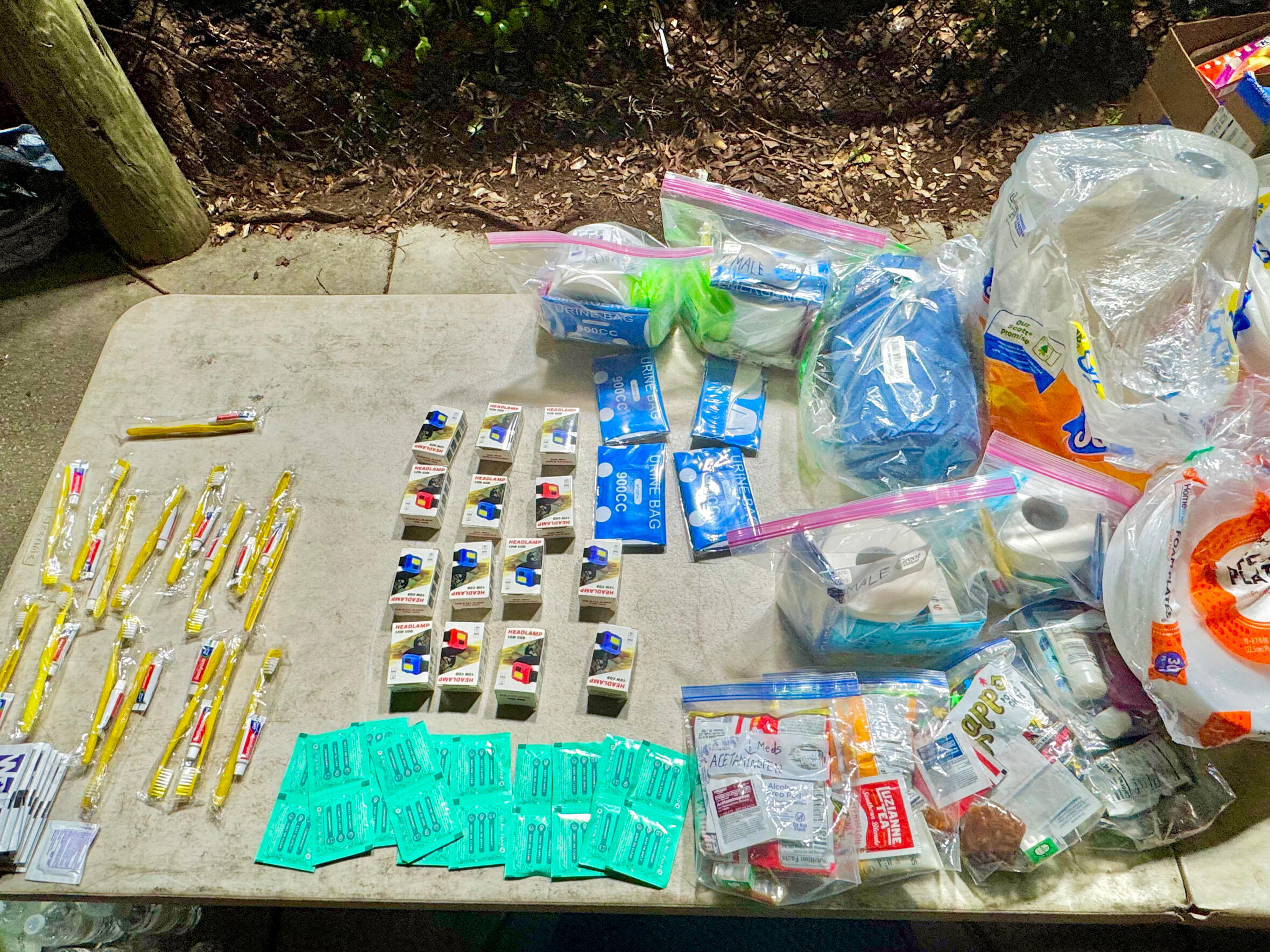 REAL AMERICAN CORPORATION Survival Kits REAL AMERICAN CORPORATION Survival Kits
